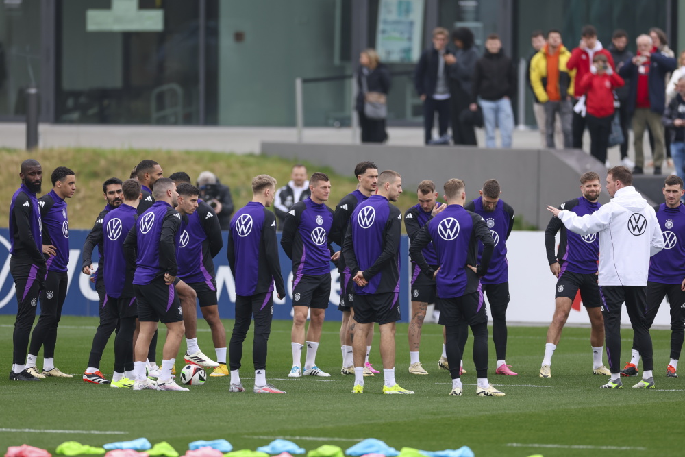 包含精锐德国队再战欧锦赛英格兰队不敌中策的词条