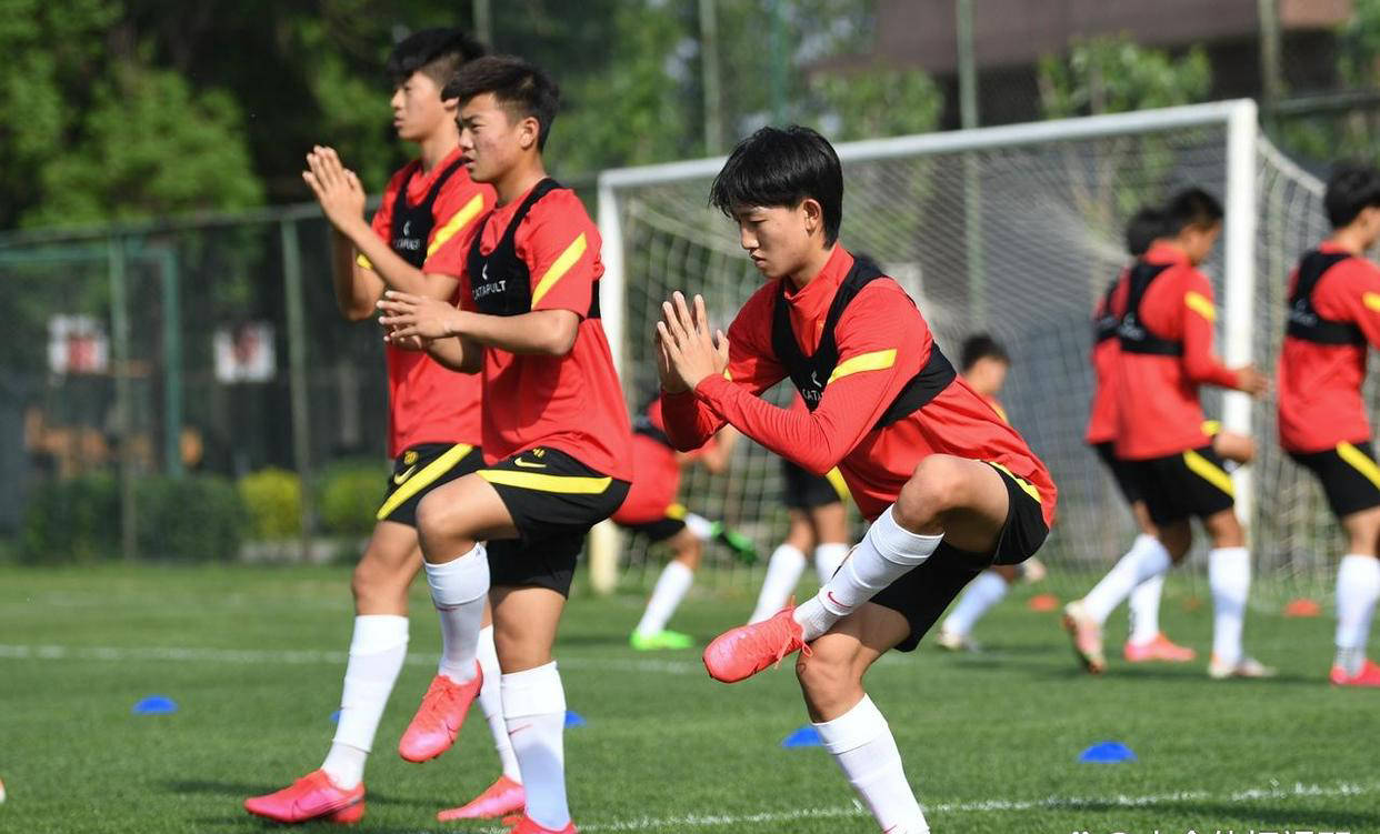 见证足球赛场上的英雄崭露头角