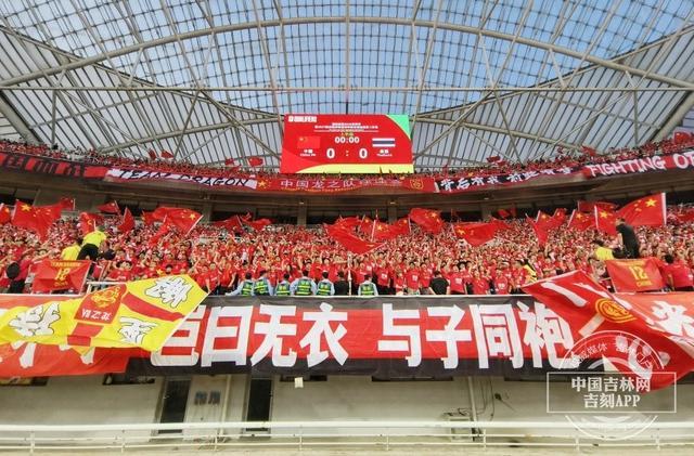 瓦伦西亚球迷为球队加油助威