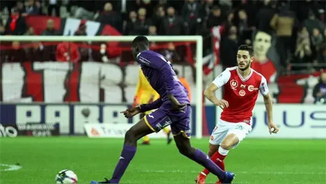 关于雷恩主场失利,小组出线形势堪忧的信息 关于雷恩主场失利,小组出线形势堪忧的信息