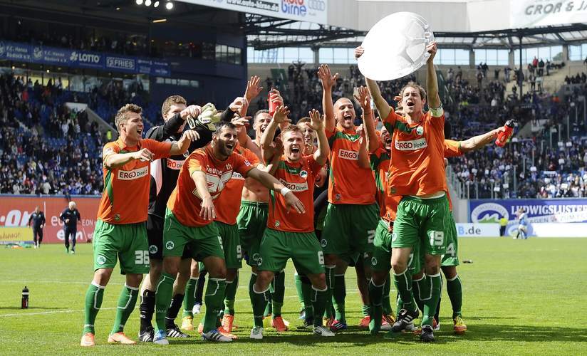 沙尔克经验球员发挥不佳,引发争议 沙尔克经验球员发挥不佳,引发争议