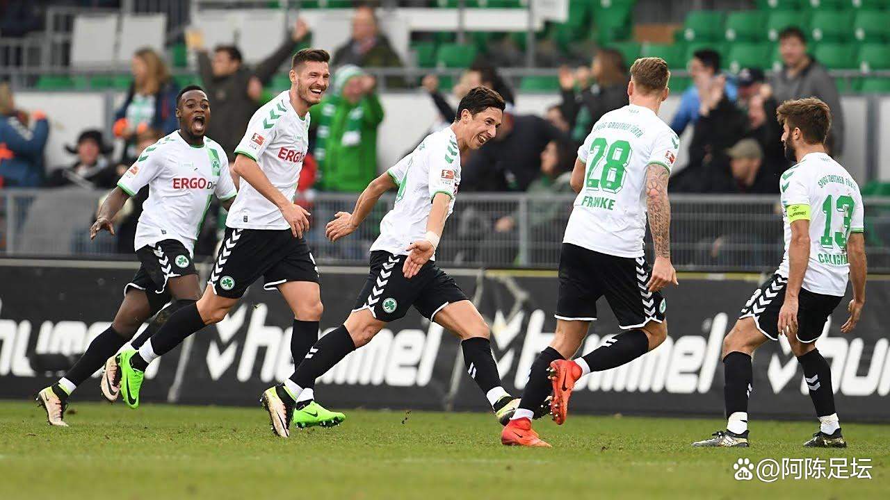 包含沙尔克遭遇主场惨败，保级前景堪忧的词条