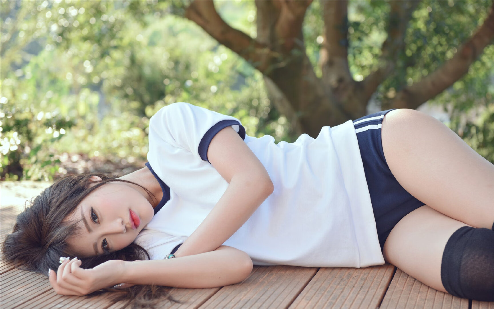 两种传奇，当太阳用钢铁防线封锁马刺，库里用一束光刺穿了整个夜晚